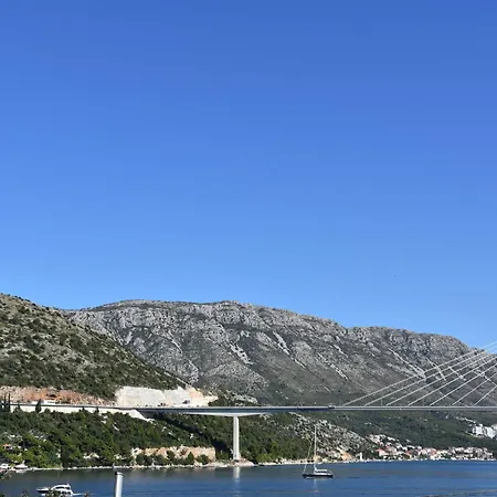 别墅 In Croatia Near *