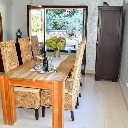 Beautiful With Swimming Pool And Sea View