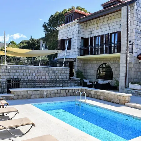 Beautiful With Swimming Pool And Sea View *