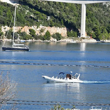 Vila In Croatia Near *